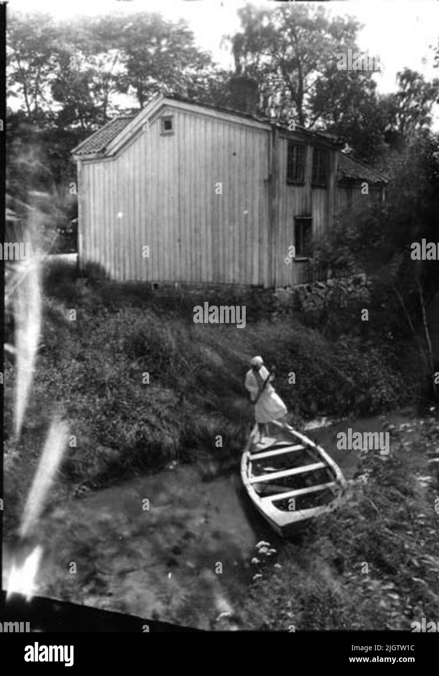 Scritto sul retro: Vecchio post con il fiume Henån. Toccare sn. Orust v. Foto Stock