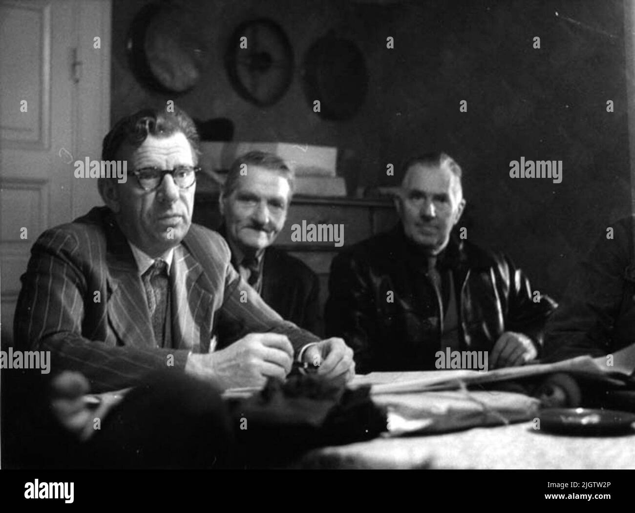 Scritto sul retro: Olof Hasslöf t.v. Con occhiali Foto Stock