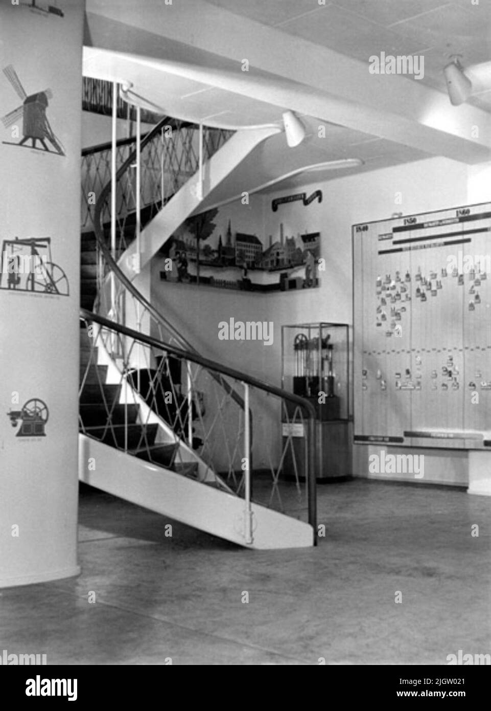 Fotografo Av: Burmeister o Wainâ's Museum - Köpenhamn - la scrittura danese a Bakidan: Dalla sala del museo con la bella scalinata al primo piano. Sullo sfondo della cabina un modello di motore a vapore del 1864 progettato da William Wain. A sinistra di questo una Hjörne del cassetto Poul Säbye Fram -set storico bordo, che fornisce una panoramica dello sviluppo di B&W dal 1843. Foto Stock