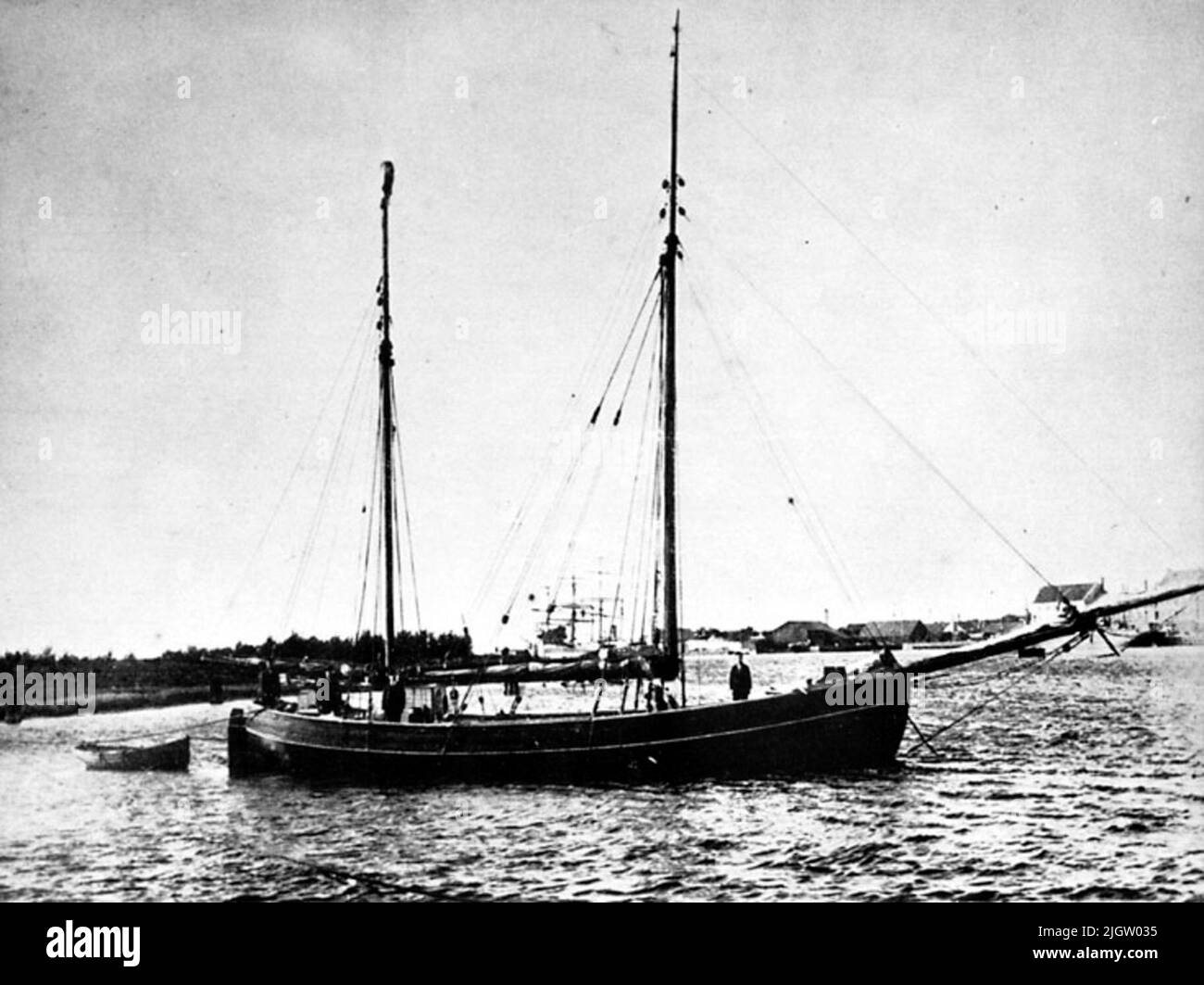 Galeasen Alfa di Torekov scritto sul retro della foto: Galeasen Alfa. Landskrona Hamnalfa di Torekov con Reg.nr.18, costruita nel Råå 1891/96. Simmit photography pubblicato in Sydsvenska Dagbladet's yearbook 1973, p. 30.se informazioni. Informazioni su Alfa da Archivio Nazionale, Commercial College, Sea Passage Exp. In una copia di Tore Olsson, Mörrum: 'Reg. 18. M/ Galeasen Alfa. Non segnale. Sbarcati da querce in clinica e in sommossa nel 1891 a Råå dal costruttore S. P. Nilsson e A. Gustafsson. È stato costruito per un P. R. a Råå con il commerciante Sven Göransson come il redattore principale con 2/13 parti. Inoltre Foto Stock