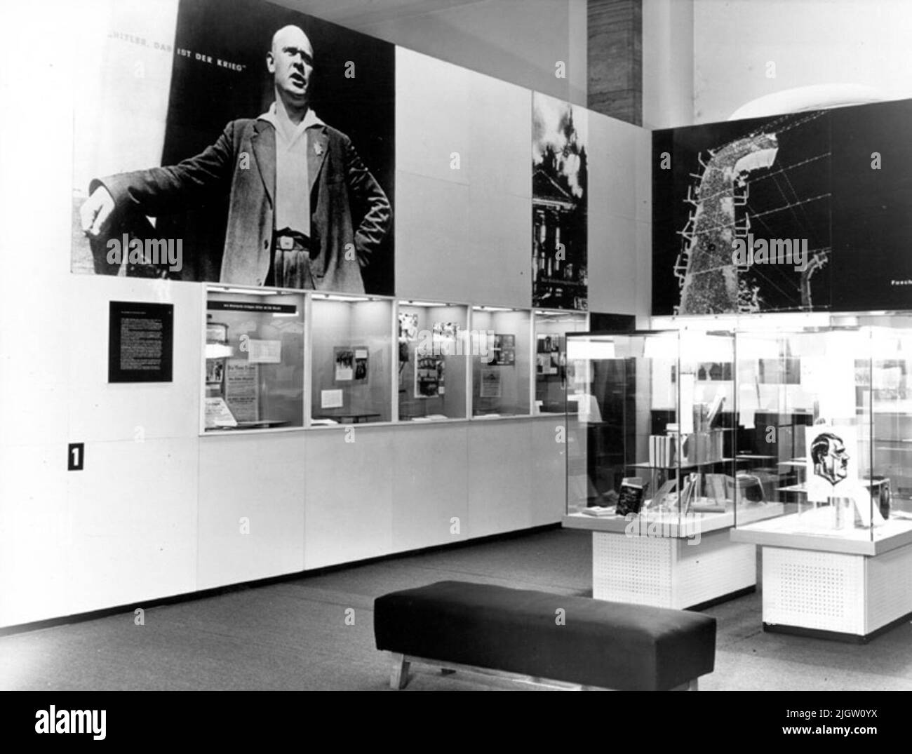 Fotografato da: Museo für Deutsche Geschichte - Berlino - Germania Est scritto sul retro: Stampato sul retro: Foto Stock