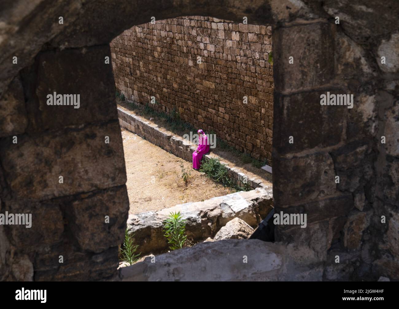 Donna Muldim nella Cittadella di Raymond de Saint Gilles, Governatorato del Nord, Tripoli, Libano Foto Stock