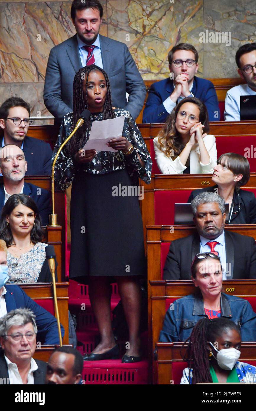 Membro della coalizione di sinistra NUPES Rachel Keke durante una sessione di domande al governo all'Assemblea Nazionale di Parigi, Francia, il 12 luglio 2022. Foto di Karim Ait Adjedjou/ABACAPRESS.COM Foto Stock