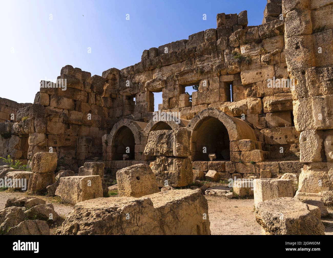 Grande corte del complesso del tempio, Baalbek-Hermel Governorato, Baalbek, Libano Foto Stock