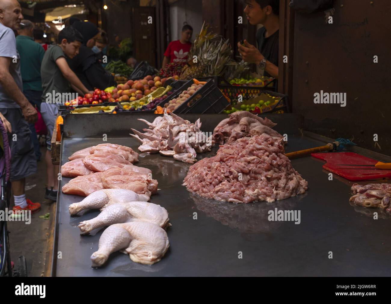 Mercato della carne nel vecchio souk, Governatorato del Nord, Tripoli, Libano Foto Stock