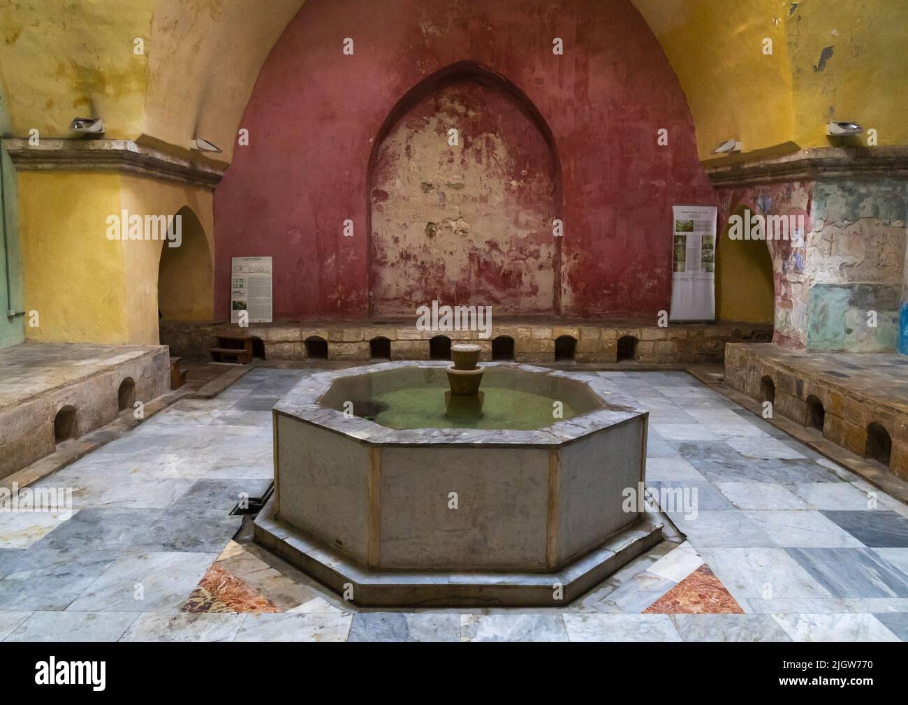 Fontana in Ezzeddine hamam, Governatorato del Nord, Tripoli, Libano Foto Stock