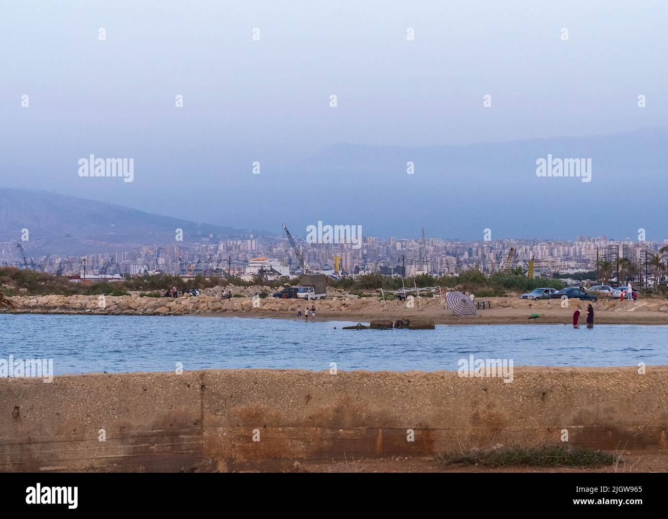 Il lungomare e il paesaggio urbano, governatorato del Nord, Tripoli, Libano Foto Stock