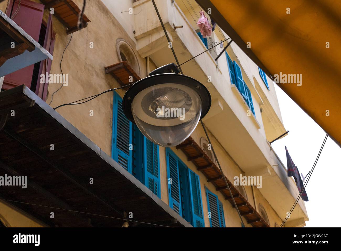 Luce pubblica in strada, Governatorato Nord, Tripoli, Libano Foto Stock