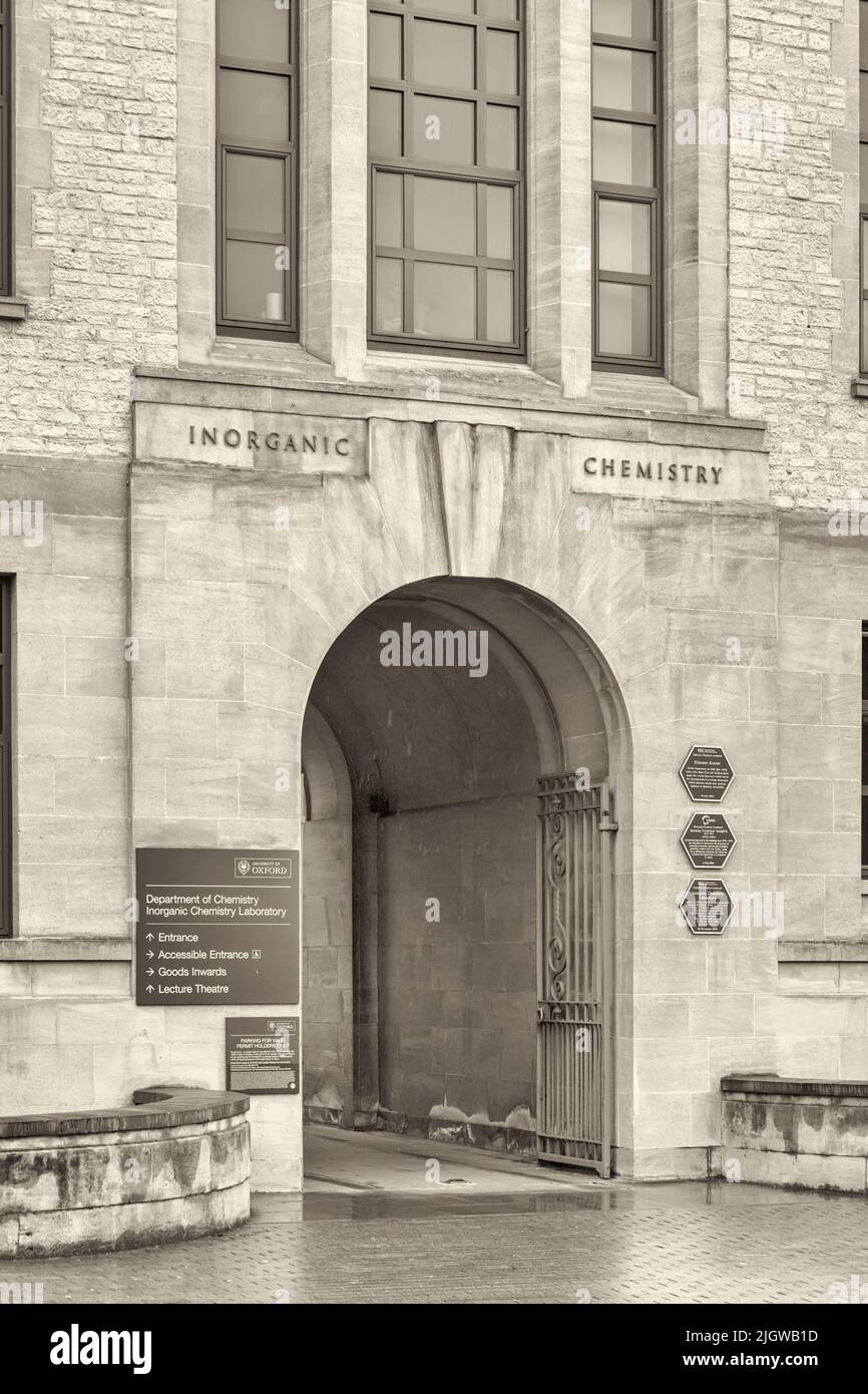 Department of Chemistry Inorganic Chemistry Laboratory University of Oxford a Oxford, Oxfordshire Regno Unito in una giornata piovosa umida nel mese di agosto Foto Stock