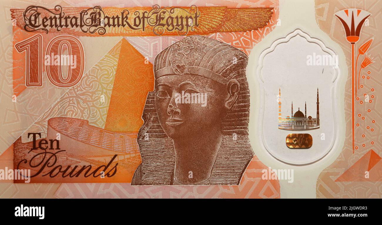 Grande frammento del lato opposto del nuovo primo egiziano 10 LE EGP dieci libbre banconote in polimero di plastica presenta una statua della regina egiziana antica Foto Stock