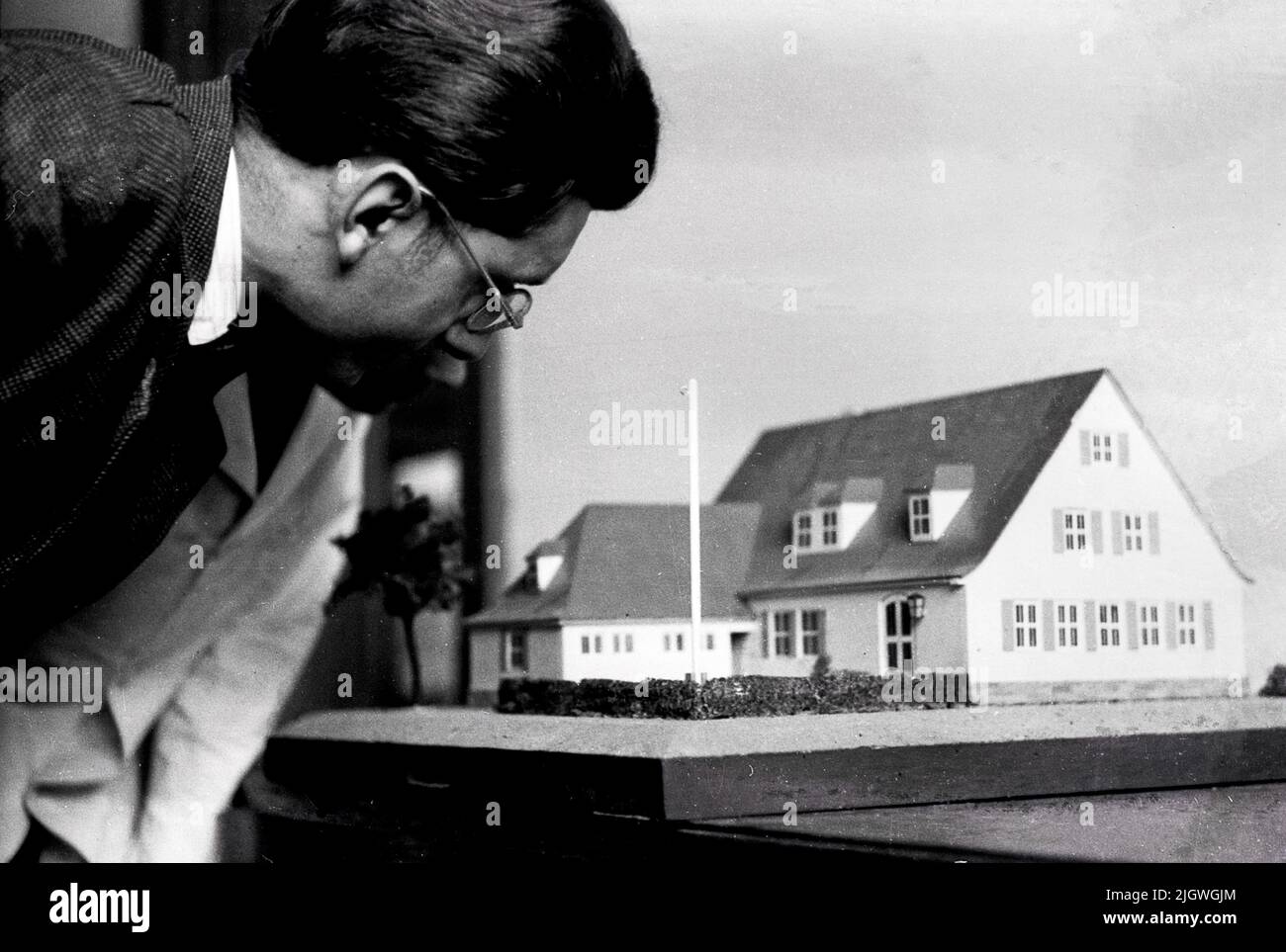 Modell eines Gemeindehauses in der Austellung 'an der Schwelle eines neuen Lebens' im Rahmen vom Pfingsttreffen und 2. Parlament der FDJ a Meissen, Deutschland 1947. Foto Stock