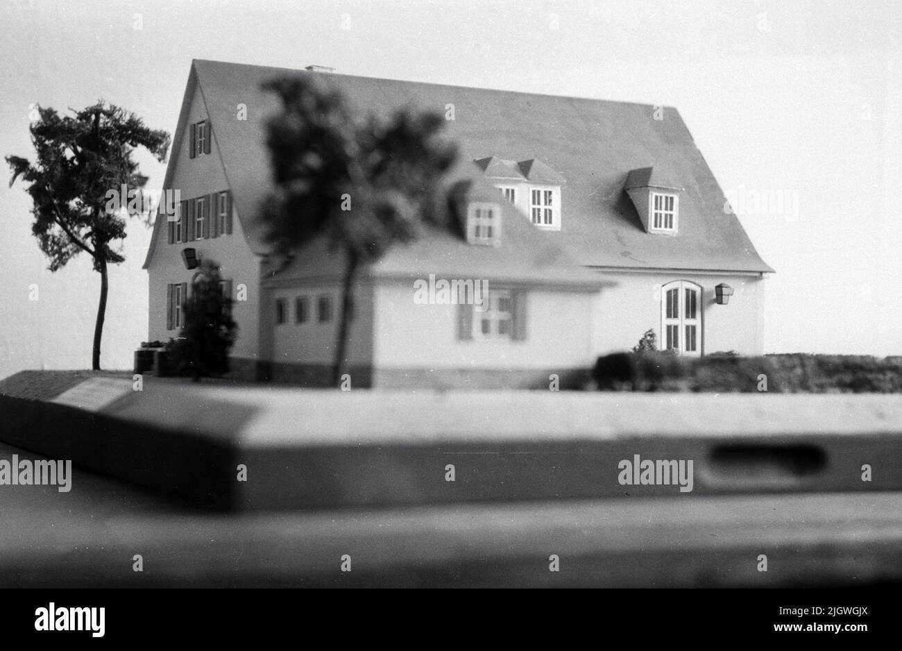 Modell eines Gemeindehauses in der Austellung 'an der Schwelle eines neuen Lebens' im Rahmen vom Pfingsttreffen und 2. Parlament der FDJ a Meissen, Deutschland 1947. Foto Stock
