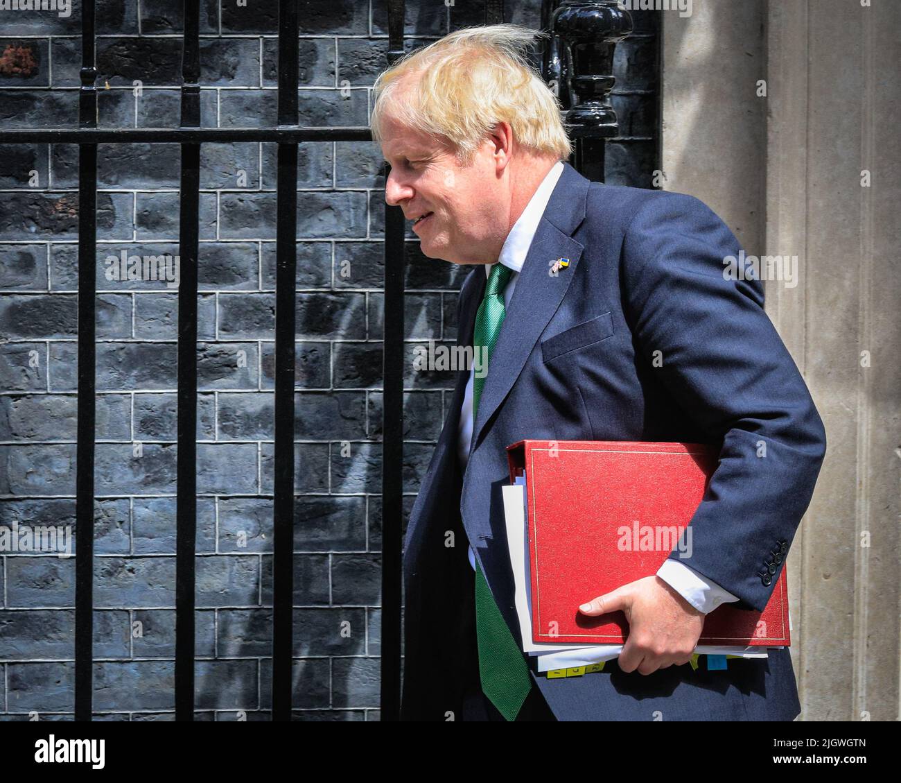 Londra, Regno Unito. 13th luglio 2022. Boris Johnson, deputato, il primo ministro britannico esce dal 10 Downing Street per quello che potenzialmente è il suo ultimo PMQ in quel ruolo al Parlamento oggi. Credit: Imagplotter/Alamy Live News Foto Stock