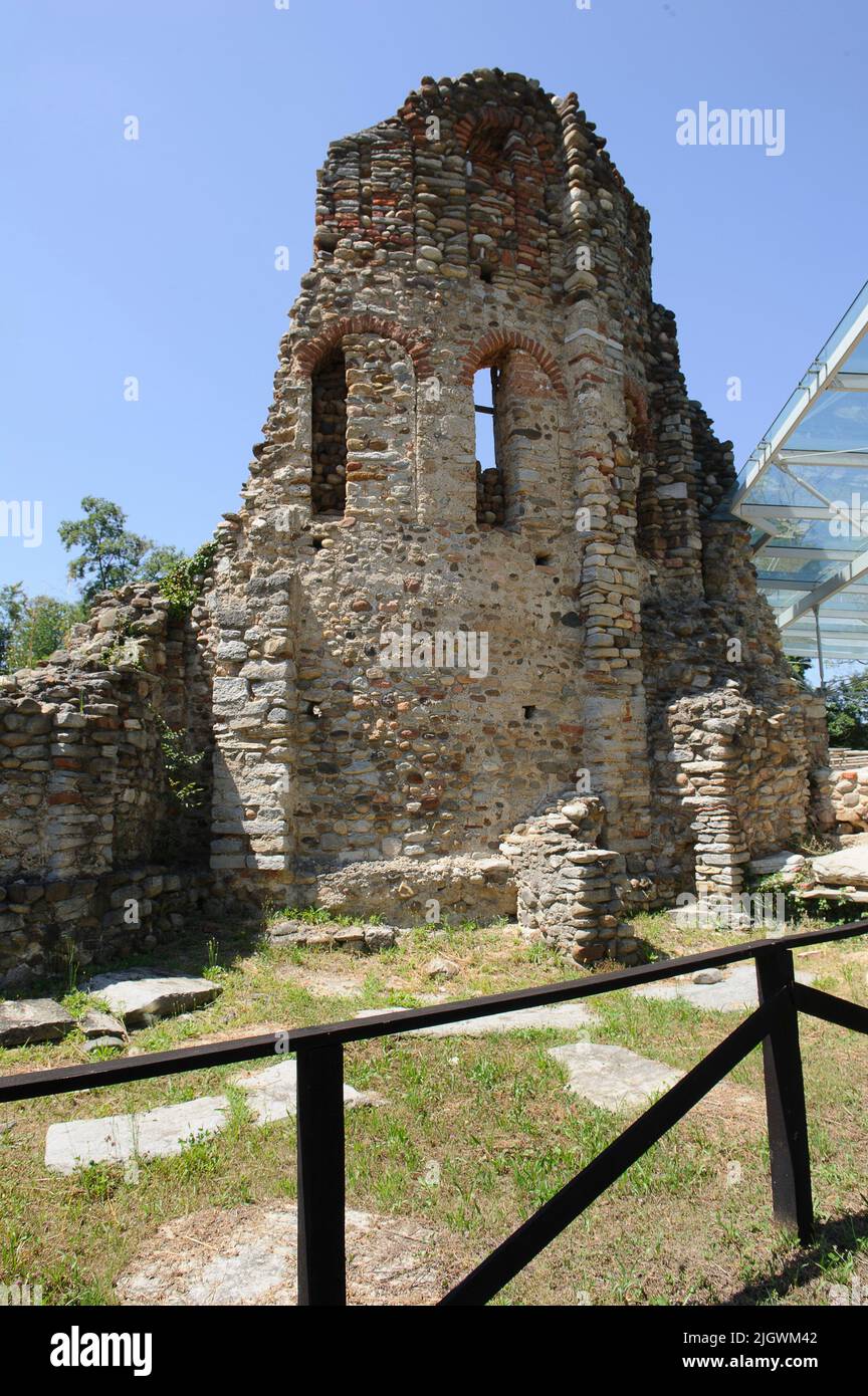 Europa, Italia, Lombardia, campagna varesaLa zona archeologica di Castelseprio con le rovine di un villaggio distrutto nel XIII secolo. UNESCO - WOR Foto Stock