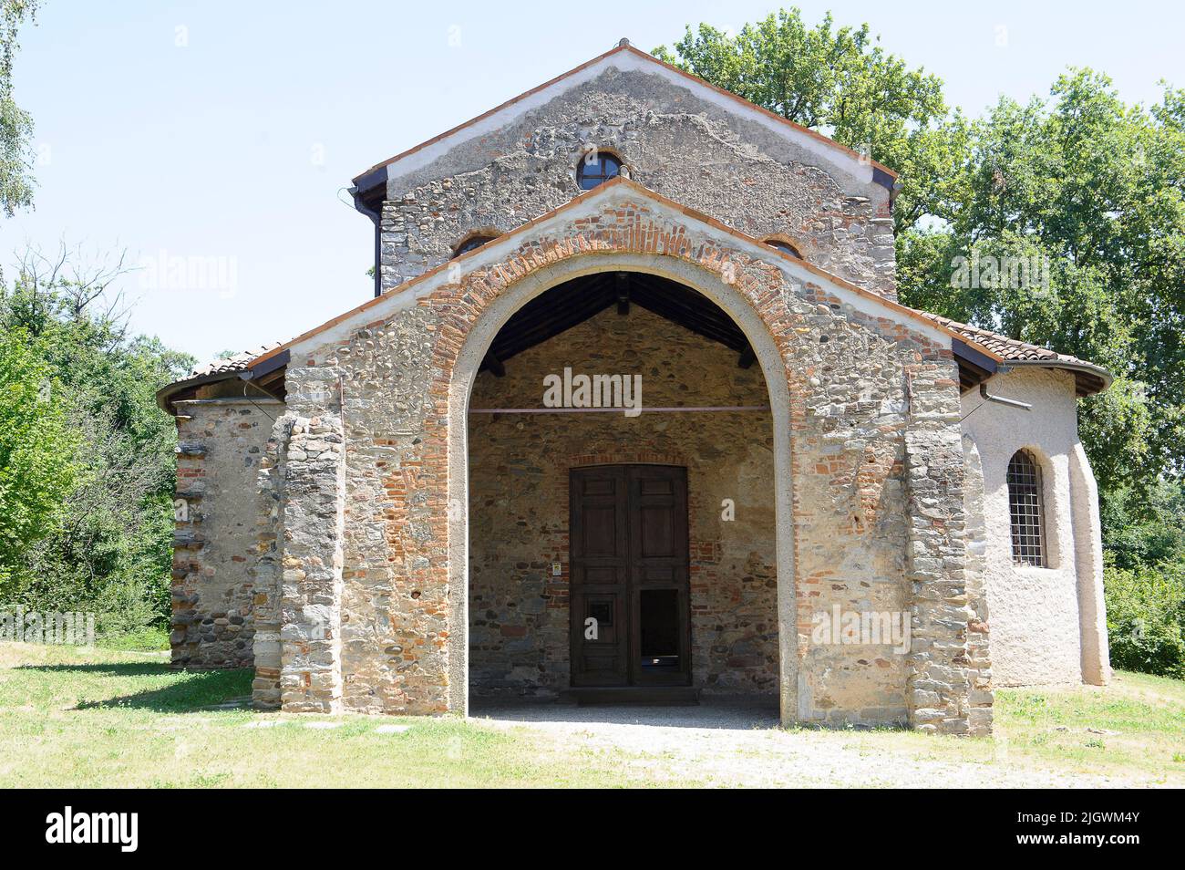 Europa, Italia, Lombardia, provincia di Varese. L'area archeologica di Castelseprio con i resti di un borgo distrutto nel XIII secolo. UNESCO - Foto Stock