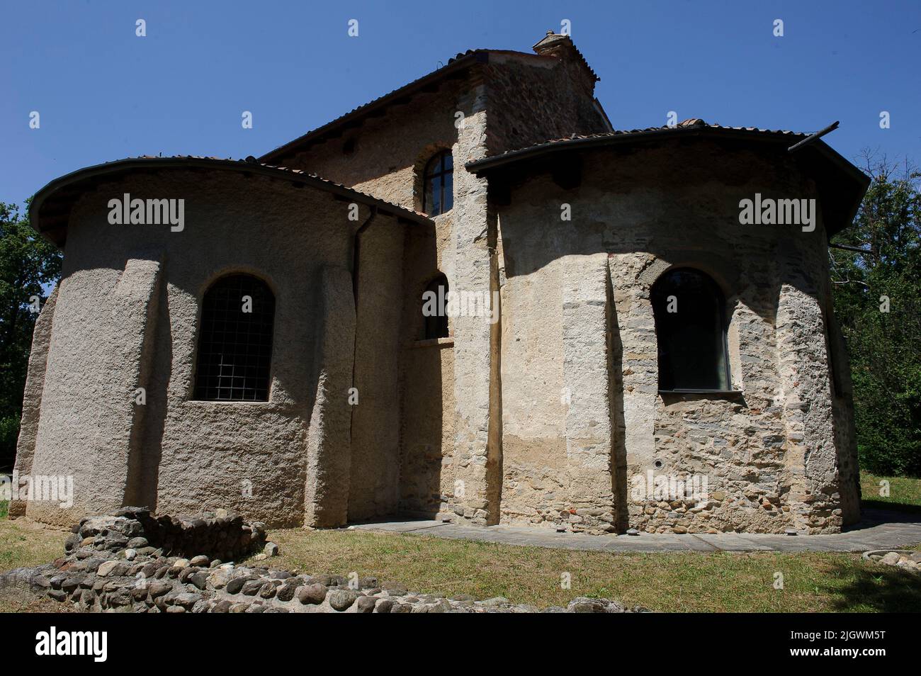 Europa, Italia, Lombardia, provincia di Varese. L'area archeologica di Castelseprio con i resti di un borgo distrutto nel XIII secolo. UNESCO - Foto Stock