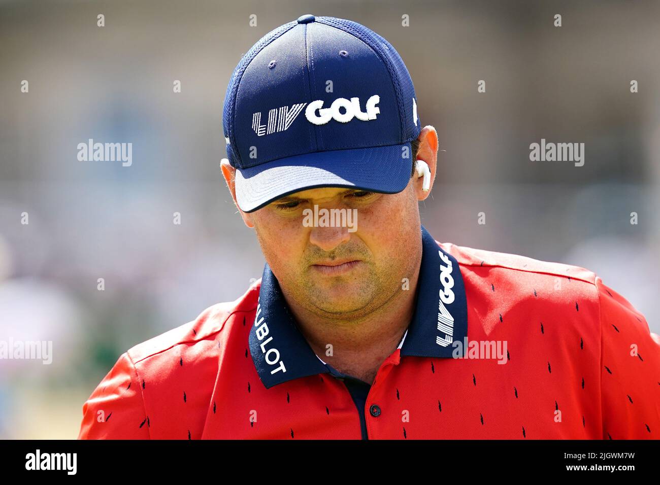 Primo piano di Patrick Reed USA indossando abbigliamento LIV Golf durante il giorno di pratica quattro del The Open at the Old Course, St Andrews. Data foto: Mercoledì 13 luglio 2022. Foto Stock