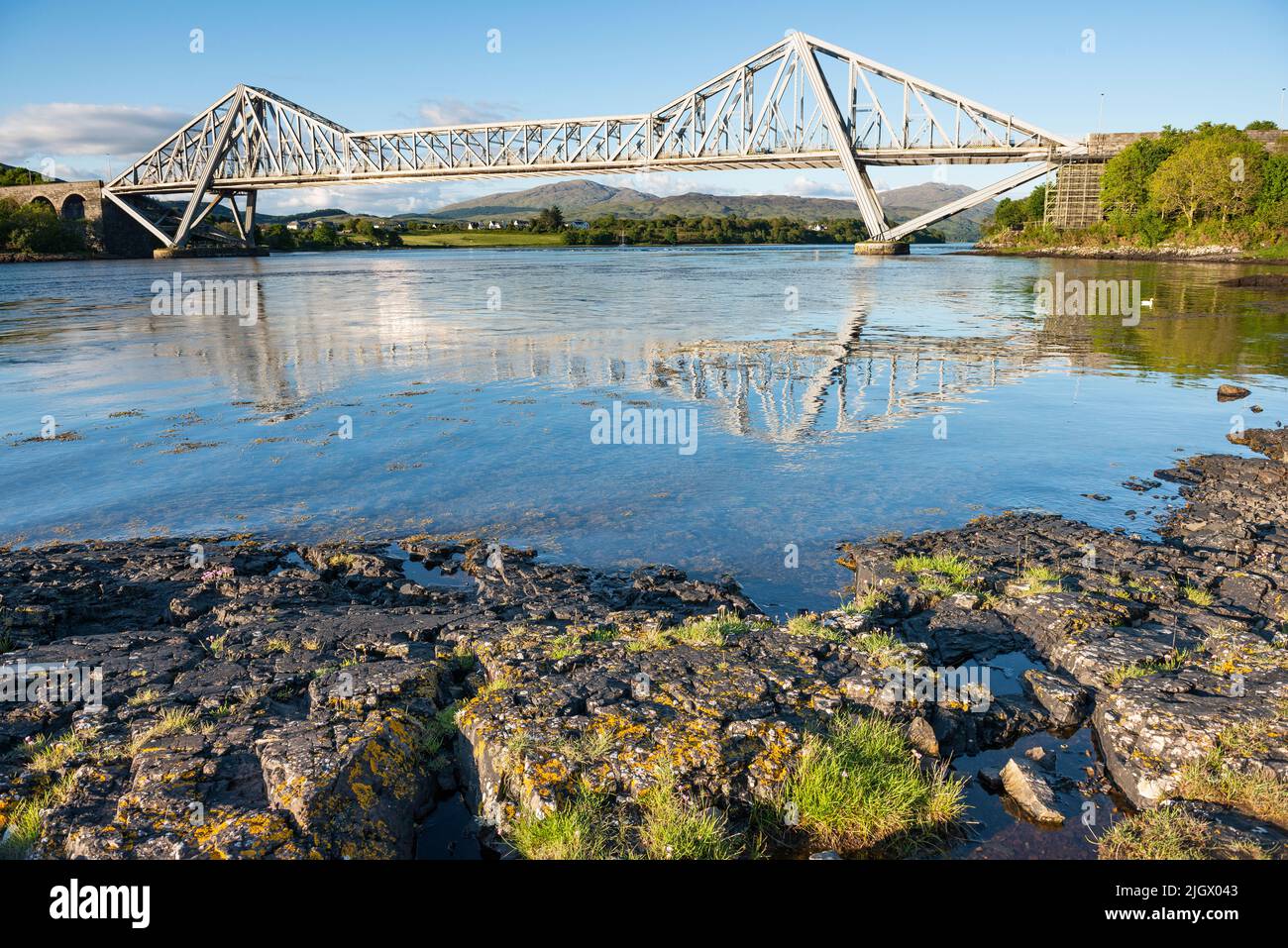 Connel Bridge vicino Oban Scozia in una serata estiva Foto Stock