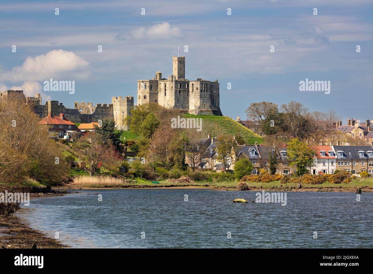 Castello di Warkworth sul fiume Coquet, Warkworth, Northumberland, Inghilterra, Regno Unito, Europa Foto Stock