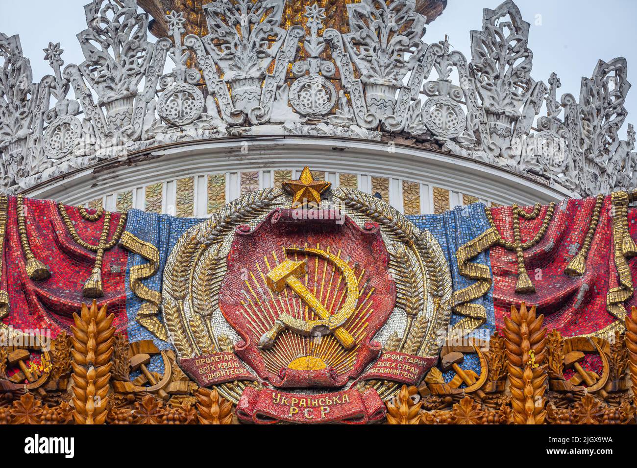 La bandiera rossa dell'URSS. Illustrazione Vettoriale su sfondo bianco La bandiera rossa dell'URSS. Illustrazione Vettoriale su sfondo bianco