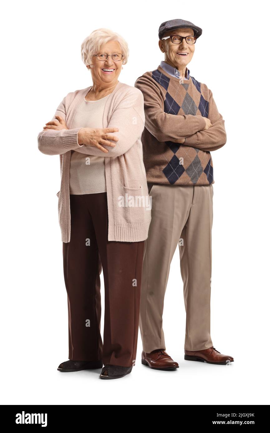 Ritratto a tutta lunghezza di un uomo e di una donna anziana sorridenti e in posa con braccia incrociate isolate su sfondo bianco Foto Stock