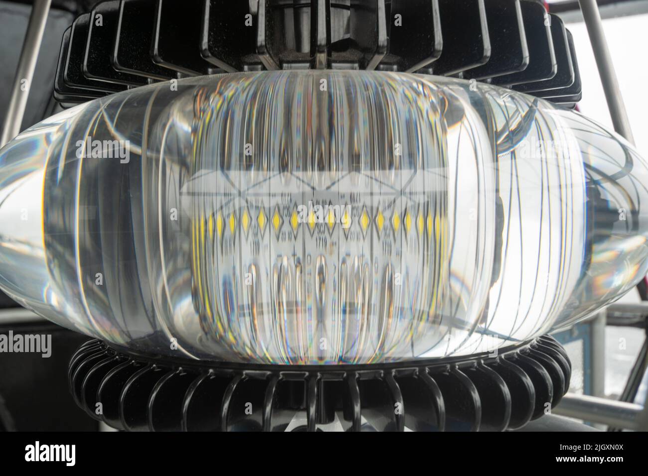 Primo piano della luce a LED o lanterna installata nel faro di Ardnamurchan, Scozia, Regno Unito Foto Stock