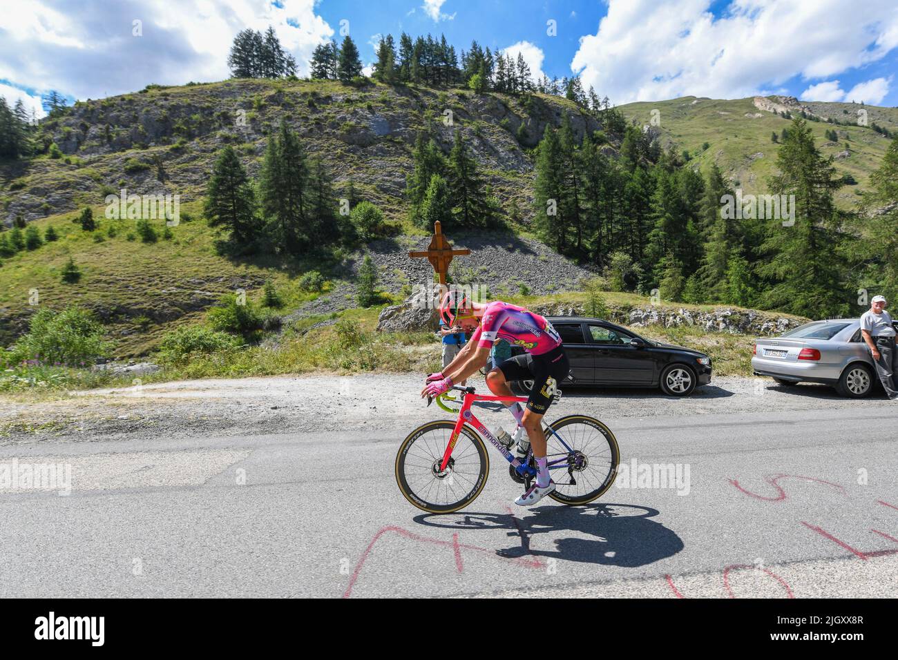 Il tedesco Jonas Rutsch di EF Education-EasyPost è stato raffigurato in azione durante la fase 11 della gara ciclistica Tour de France, una gara del 149km da Albertville a col du Granon Serre Chevalier, Francia, mercoledì 13 luglio 2022. Il Tour de France di quest'anno si svolge dal 01 al 24 luglio 2022. BELGA FOTO PISCINA PETE GODING - UK OUT Foto Stock