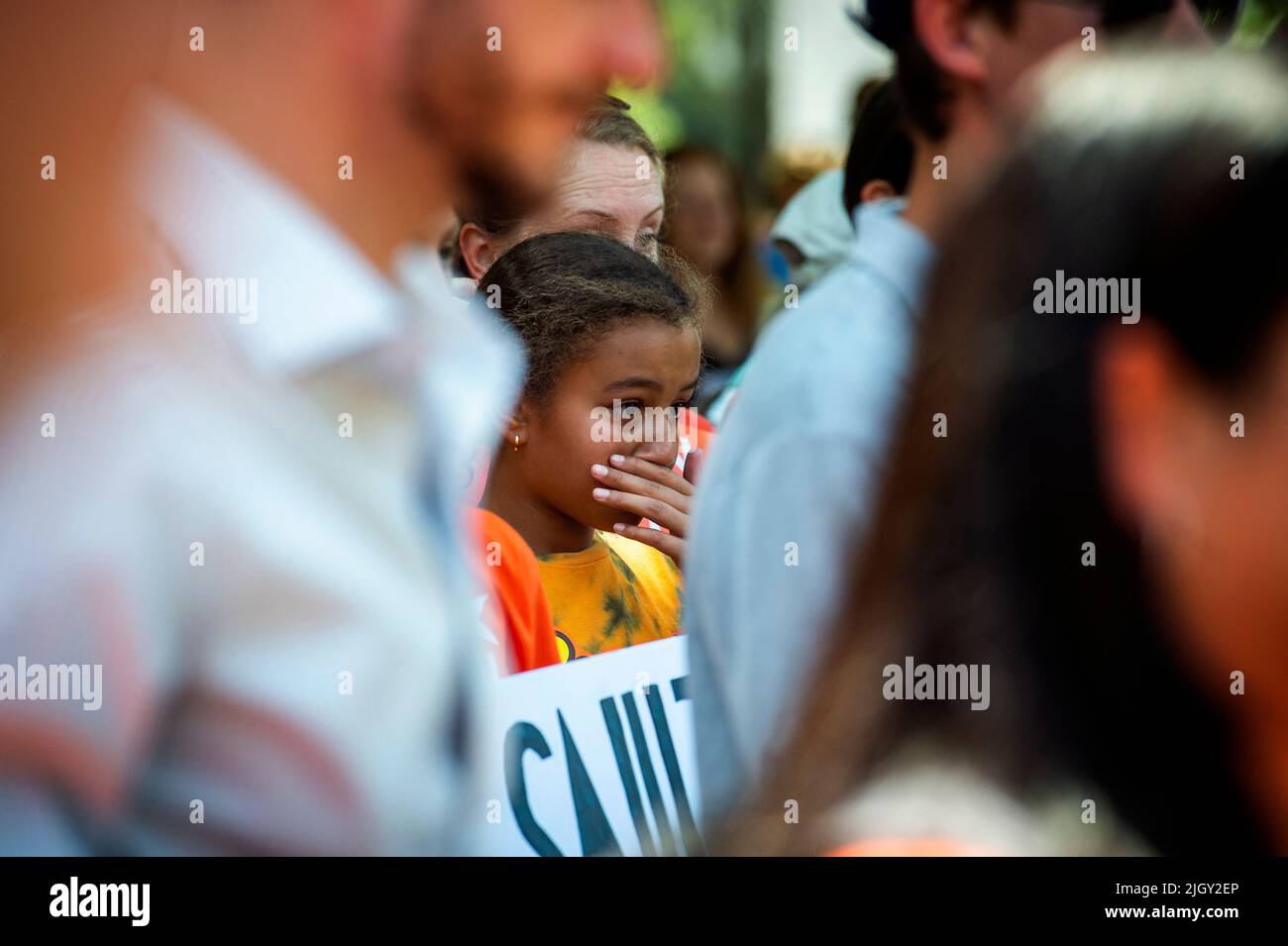 Washington, DC, 13 luglio 2022. Una ragazza si unisce alle vittime e ai sopravvissuti delle recenti sparatorie di massa a Uvalde, Texas e Highland Park, Illinois, nel quarto rally di marzo vicino al Campidoglio degli Stati Uniti, chiedendo controlli universali di fondo per le armi e un divieto d'assalto a Washington, DC, mercoledì 13 luglio 2022. Credit: Rod Lammey/CNP /MediaPunch Foto Stock