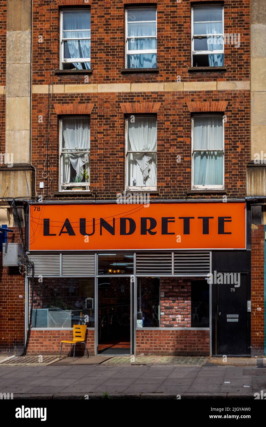 Launderette Marchmont St Bloomsbury London - The Red & White Launderette at 78 Marchmont Street Bloomsbury. Lavanderia a Londra. Foto Stock