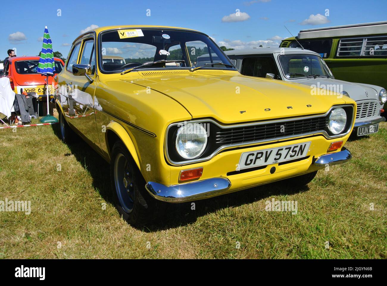 A 1973 Ford Escort Mk1 Messico parcheggiato in mostra al 47th veicolo storico che raccoglie auto classico mostra, Powderham, Devon, Inghilterra, Regno Unito. Foto Stock