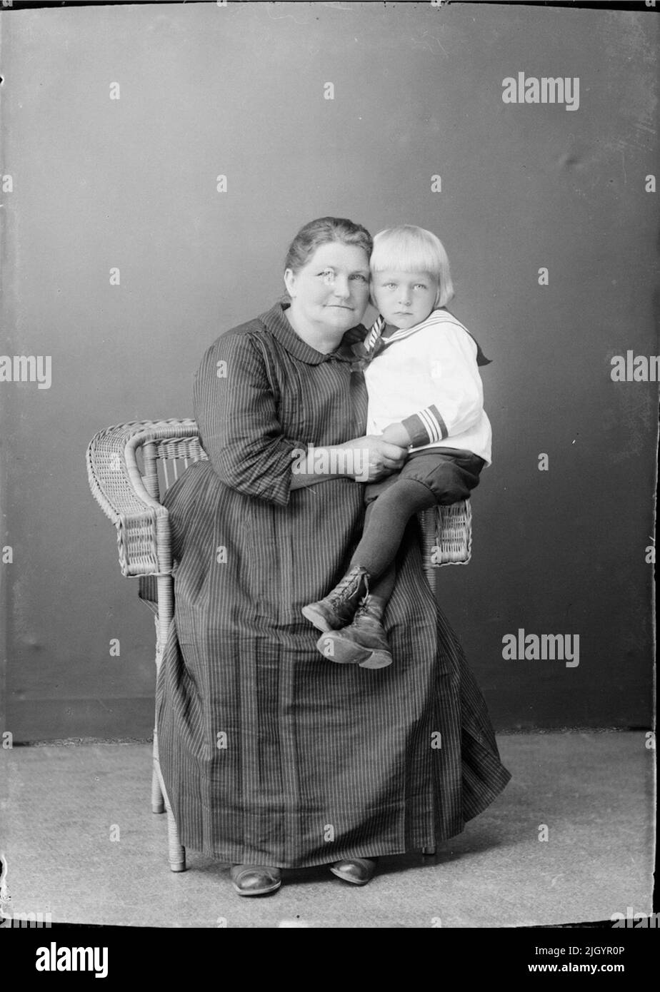 Donna e Bambini, Östhammar, Uppland. Evento storico, nome legato a Objek: Westerlund, Foto Stock