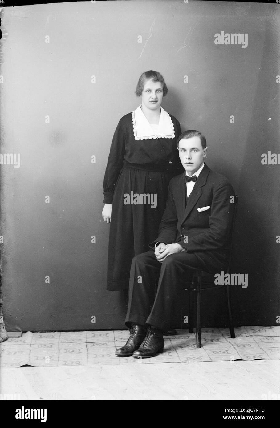 Uomo e donna, Östhammar, Uppland. Evento storico, nome legato a Objek: Johansson, Henning Foto Stock