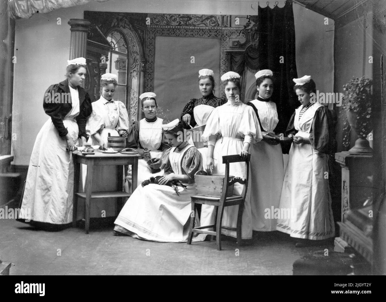 Alunni al lavoro, Upsala County e City Household School, Uppsala 1895. Evento storico, nome legato a Objek: Jochmann, Ida Foto Stock