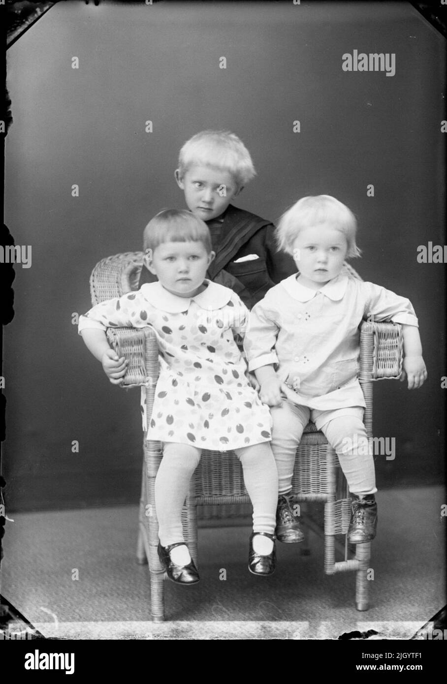 Ritratto per bambini - tre bambini, Östhammar, Uppland. Evento storico, nome legato a Objek: Eriksson, e Foto Stock