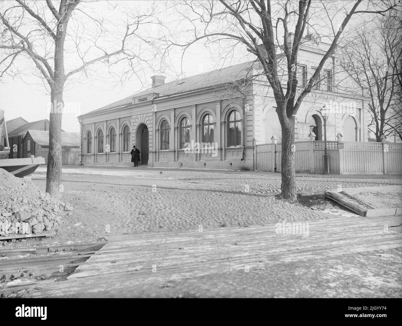 Camera doganale nel Munin, Strandbodgatan - Östra Ågatan, Uppsala 1901 - 1902. La camera doganale da ovest. 'All'angolo di Strandbodgatan e Östra Ågatan vicino al porto, la monumentale camera doganale della città è stata eretta alla fine del 19th secolo. Foto da ovest.' Da Ola EHN & Gunnar Elfström, la fine del secolo Uppsala nelle foto di Dahlgren. Natura e Cultura 1977. Foto Stock