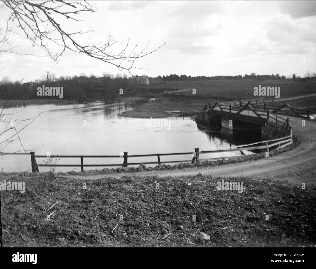 Bro sopra Fyrisån a Ekeby Kvarn, Gamla Uppsala Aprile 1927. Bro sopra Fyrisån a Ekeby Kvarn, Old Uppsala Aprile 1927 Foto Stock