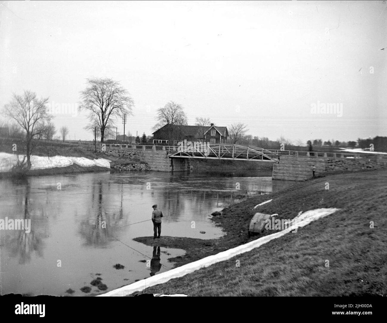 Pescherete a Fyrisån Ärna Bro, Erna, Uppsala Aprile 1931. Fyrisån ed Erna Bro da ovest. Foto Stock