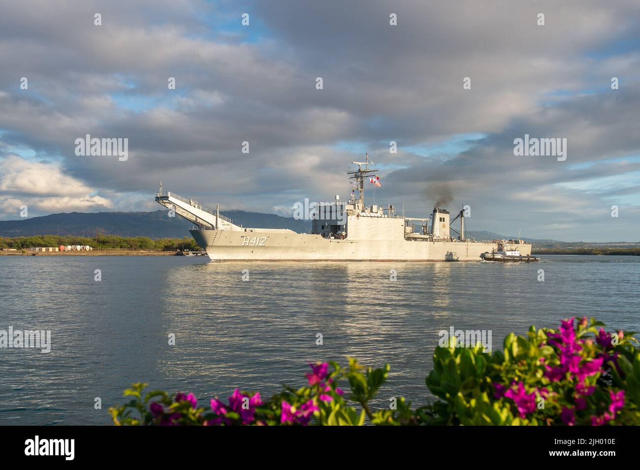 220712-N-HB628-1029 PEARL HARBOR (12 luglio 2022) la nave da sbarco della Marina messicana ARM Usumacinta (A-412) parte Pearl Harbor per iniziare la fase in mare del Rim of the Pacific (RIMPAC) 2022, luglio 12. Ventisei nazioni, 38 navi, quattro sottomarini, più di 170 aerei e 25.000 persone partecipano a RIMPAC dal 29 giugno al 4 agosto nelle isole Hawaiane e nella California meridionale. Il più grande esercizio marittimo internazionale del mondo, RIMPAC offre un’opportunità di formazione unica, promuovendo e sostenendo al tempo stesso le relazioni di cooperazione tra i partecipanti fondamentali per garantire il Foto Stock