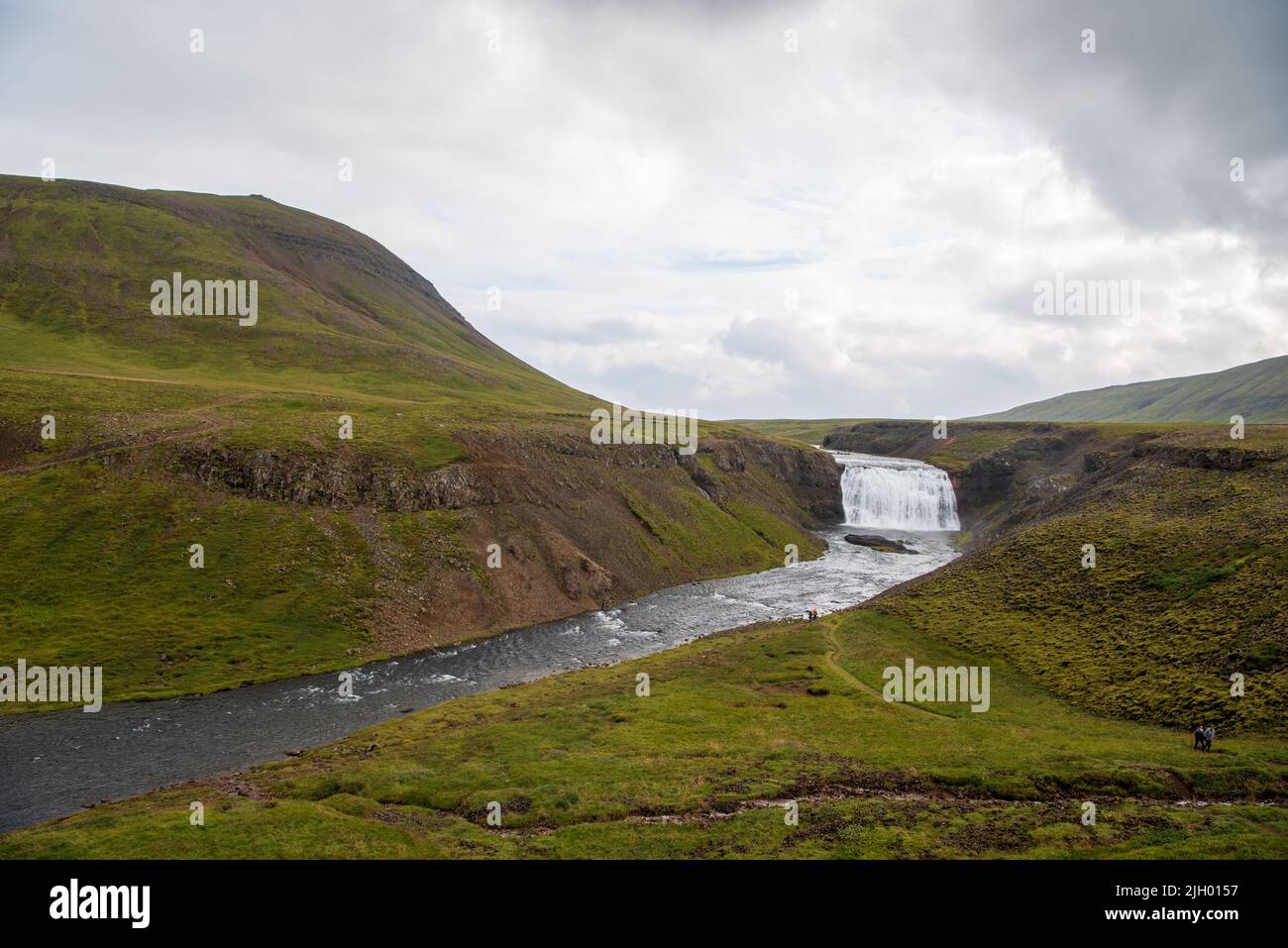 Þórufoss è una cascata alta 18 m (62 piedi) trovata ad est del lago Þingvallavatn. La cascata fa parte del fiume Laxá í Kjós di 25 km (16 mi) che Foto Stock