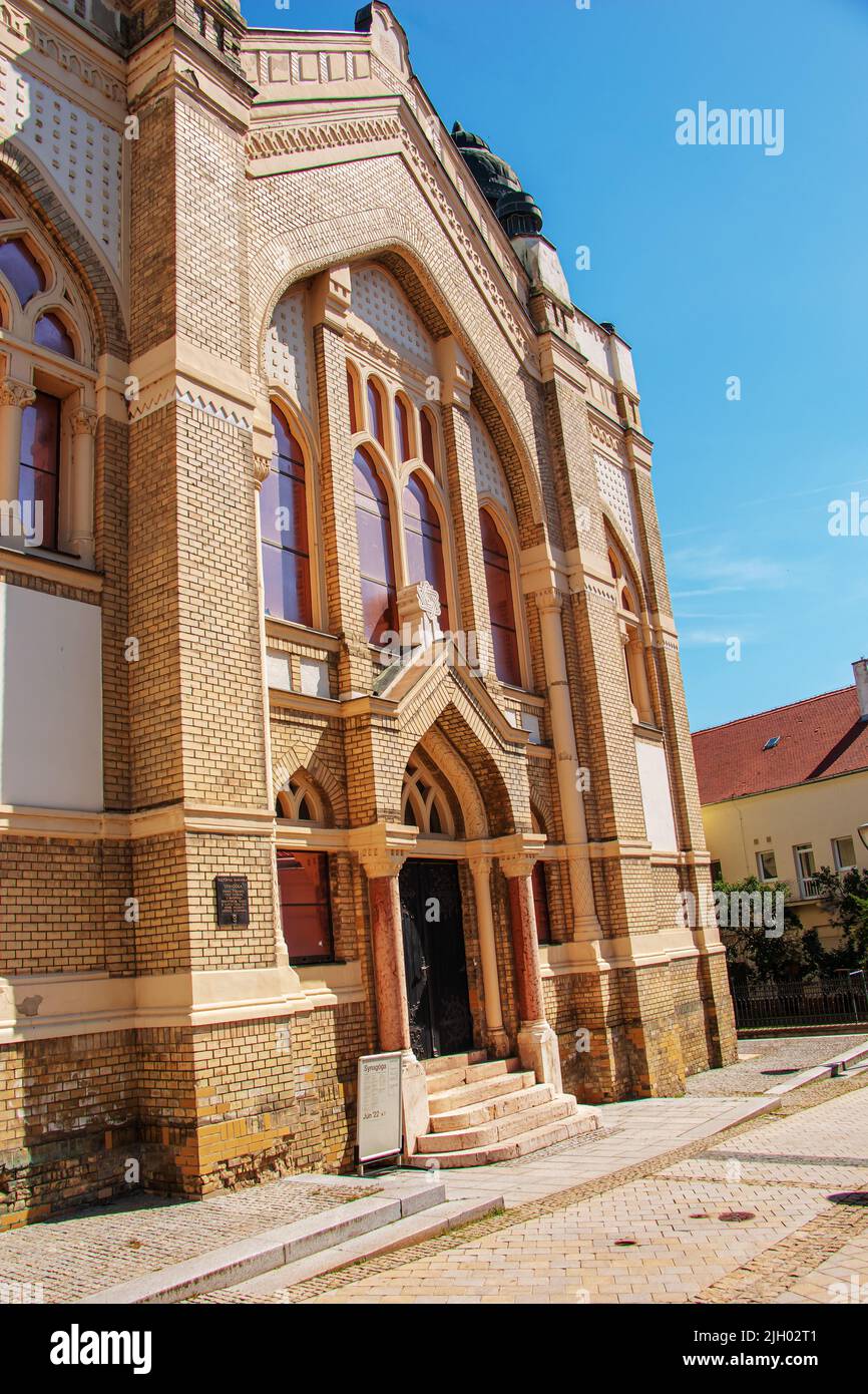 L'edificio della sinagoga a Nitra, repubblica slovacca, Europa centrale. La sinagoga fu costruita nel 1908-1911 per la comunità ebrea Neolog. Foto Stock