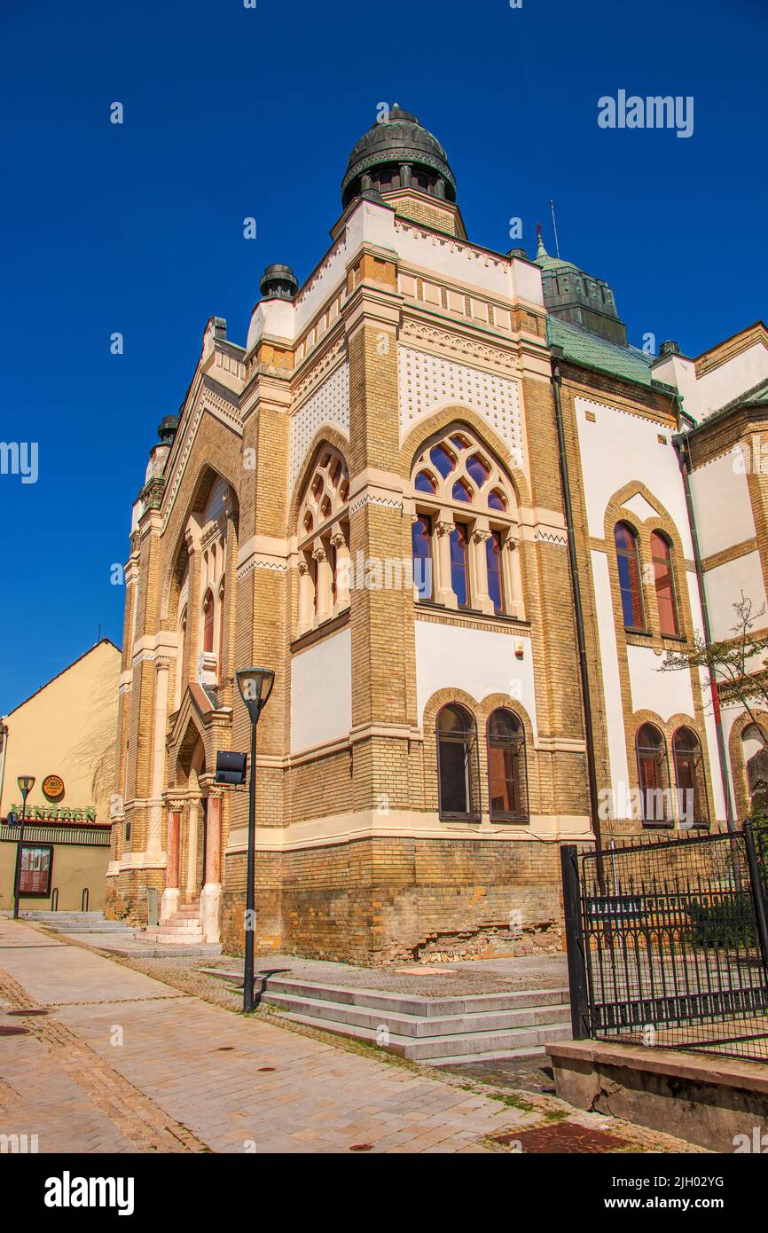 L'edificio della sinagoga a Nitra, repubblica slovacca, Europa centrale. La sinagoga fu costruita nel 1908-1911 per la comunità ebrea Neolog. Foto Stock