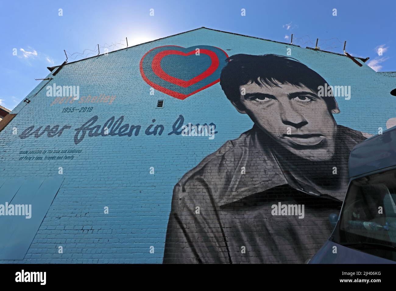Pete Shelley Buzzcks, Peter Campbell McNeish, murale commemorativo - mai caduto in amore, Leigh Town Center, Greater Manchester, Inghilterra, Regno Unito Foto Stock
