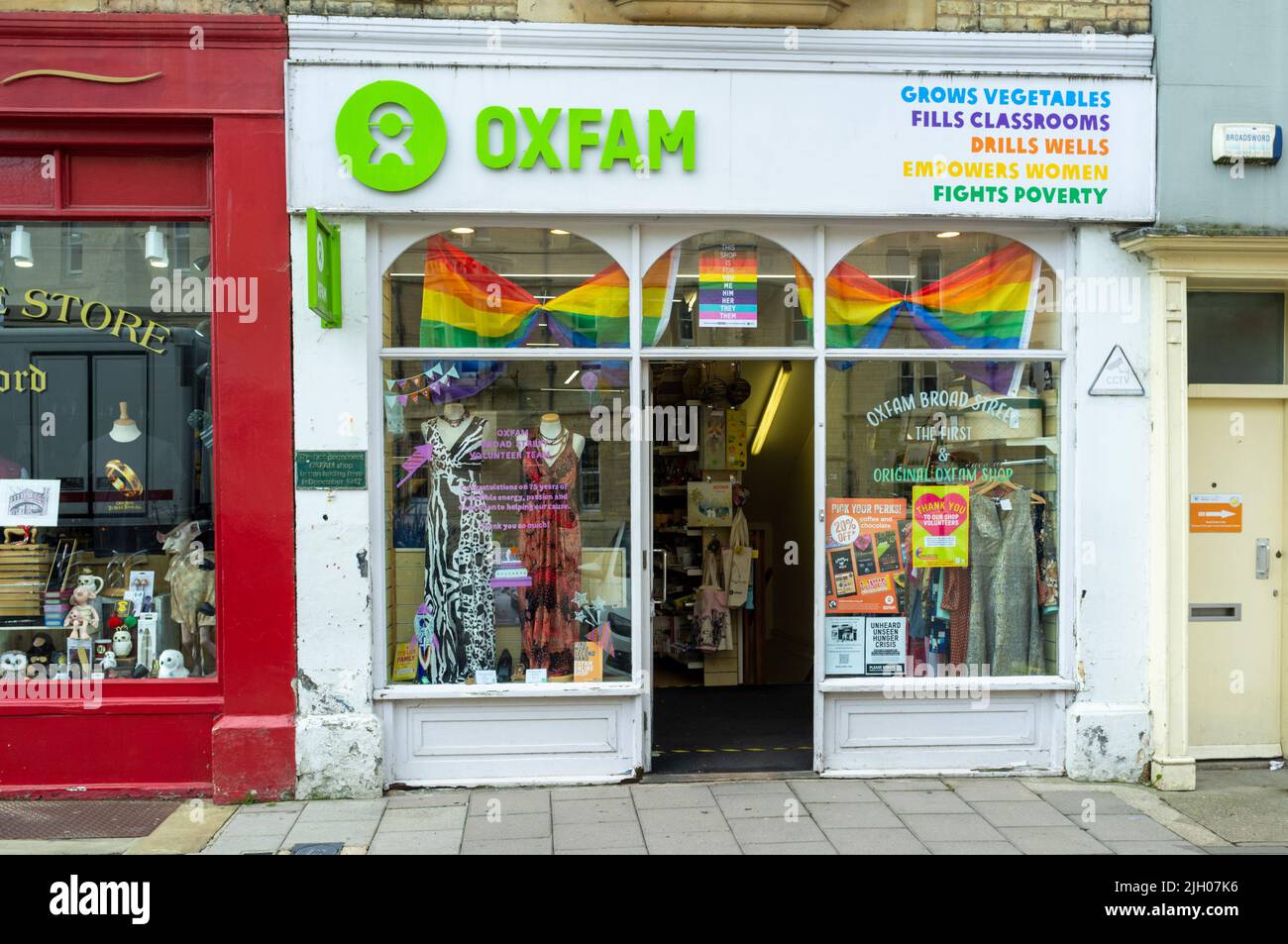 Oxfam Shop, Oxford, il primo negozio Oxfam permanente aperto nel 1947, Oxford, UK 2022 Foto Stock