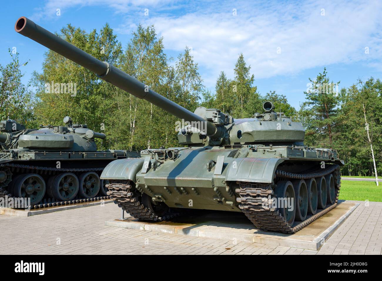 KIROVSK, RUSSIA - 07 SETTEMBRE 2018: Serbatoio sovietico di T-62M in un pomeriggio di settembre. Esposizione aperta del Museo 'Breakthrough dell'Assedio di Leni Foto Stock