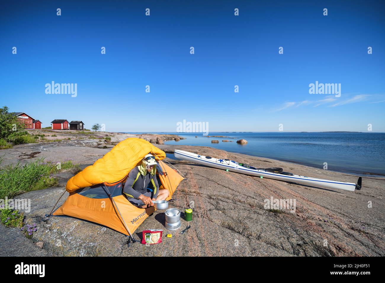 Kayak e campeggio sull'isola di Koivuluoto, Hamina, Finlandia Foto Stock