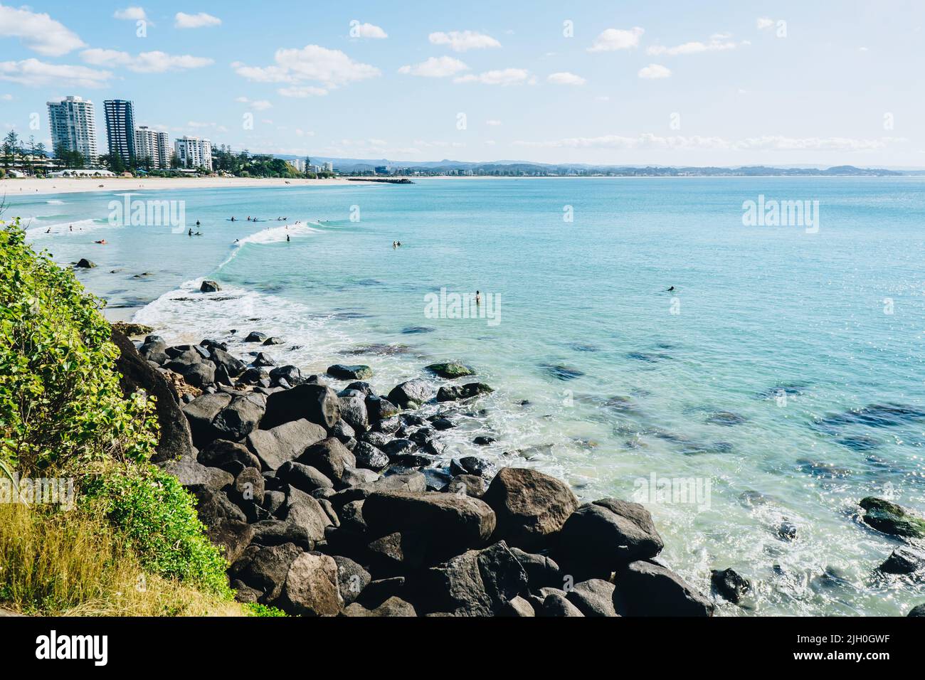 Coolangatta spiaggia da Greenmount in una giornata tranquilla sulla Gold Coast Foto Stock