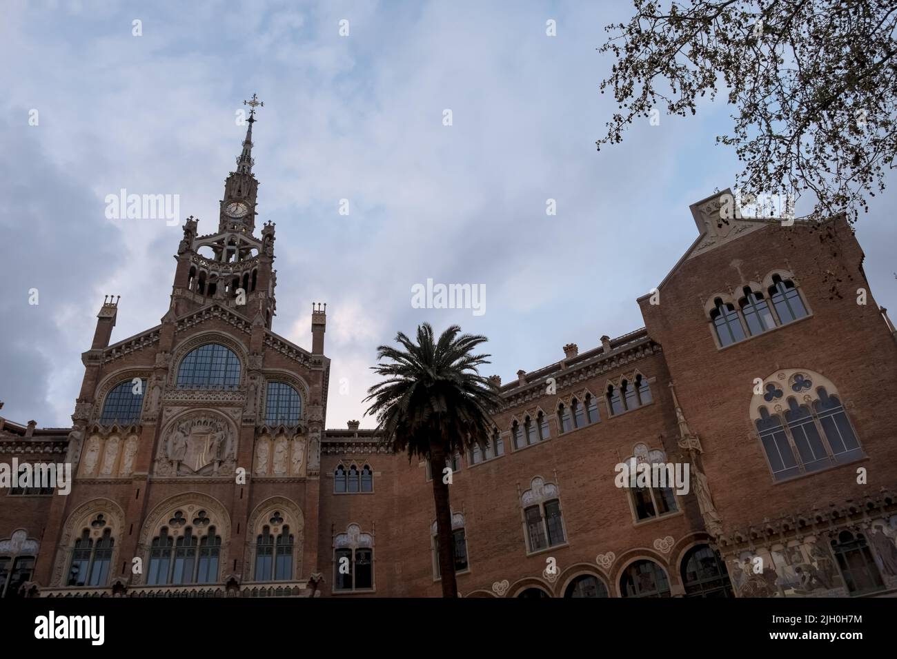 Vista dell'Hospital de Sant Pau nel quartiere di El Guinardó, a Barcellona Foto Stock