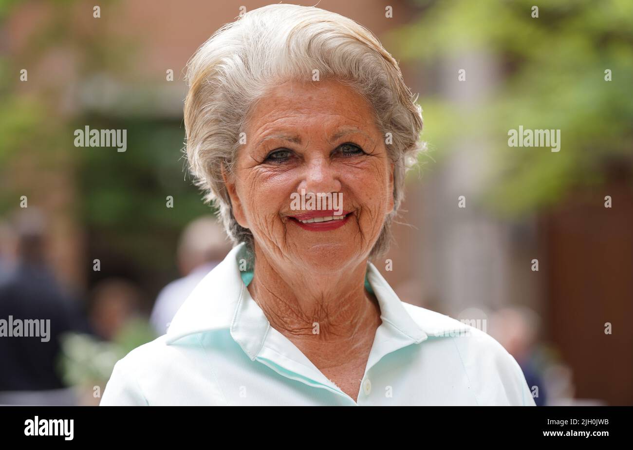 Amburgo, Germania. 13th luglio 2022. Hannelore Lay, presidente della Fondazione Kinderjahre, si trova a Stadthöfe dopo un evento stampa. Credit: Marcus Brandt/dpa/Alamy Live News Foto Stock
