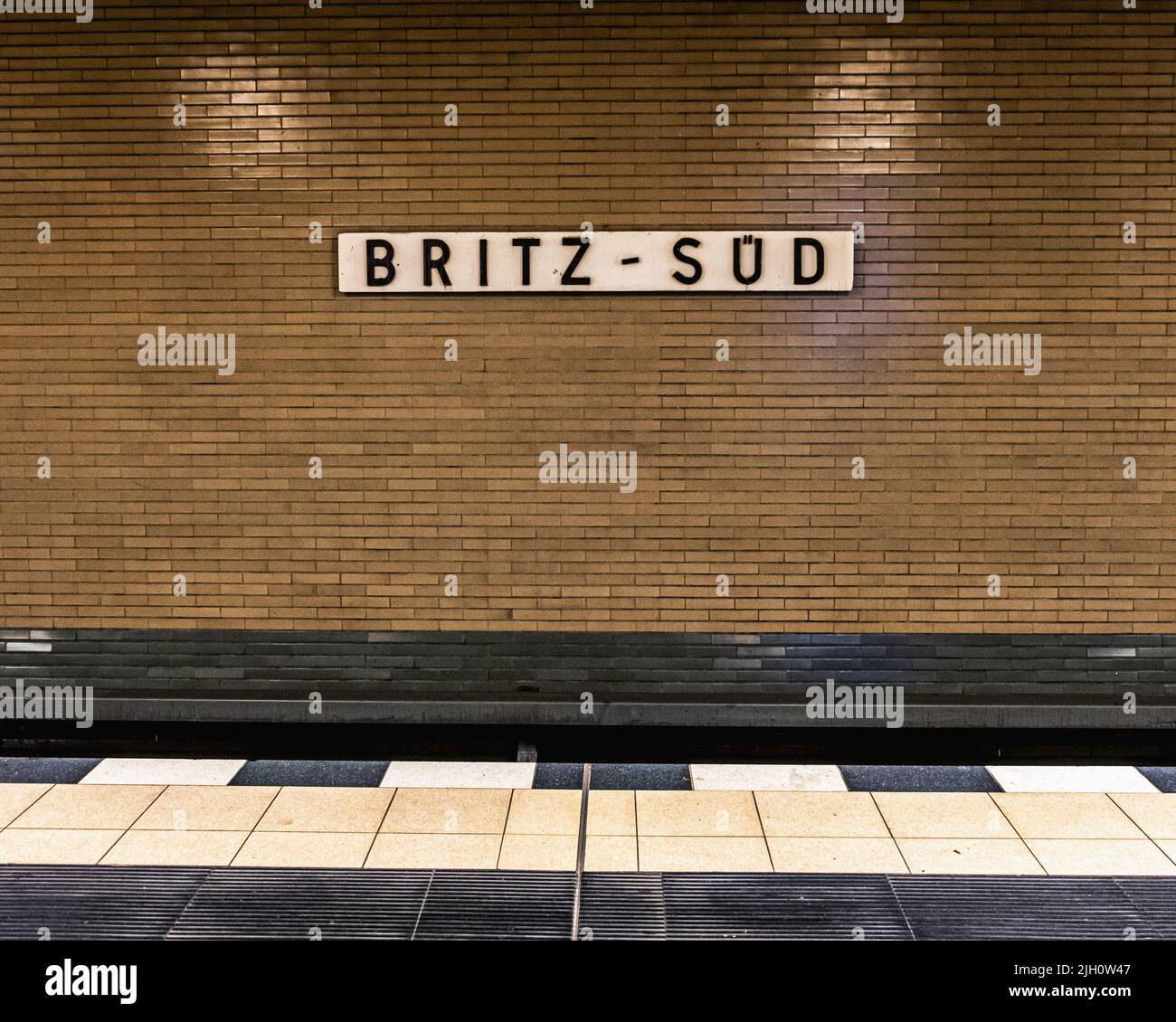 La stazione metropolitana Britz-Süd serve la linea metropolitana U7, aperta il 28 settembre 1963, Britz, Neukolln, Berlino, Germania Foto Stock