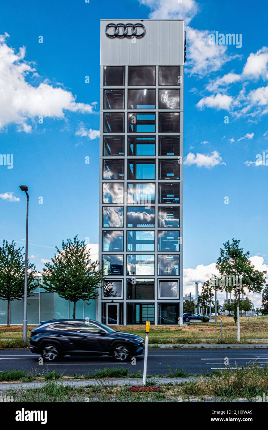 Audi High-rise Parking Garage IAT Audi Zentrum ad Adlershof, Treptow-Köpenick, Berlino Foto Stock